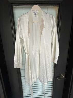 Linea Donatella Satin Robe Size S/M White MG2030 Lace Sequin